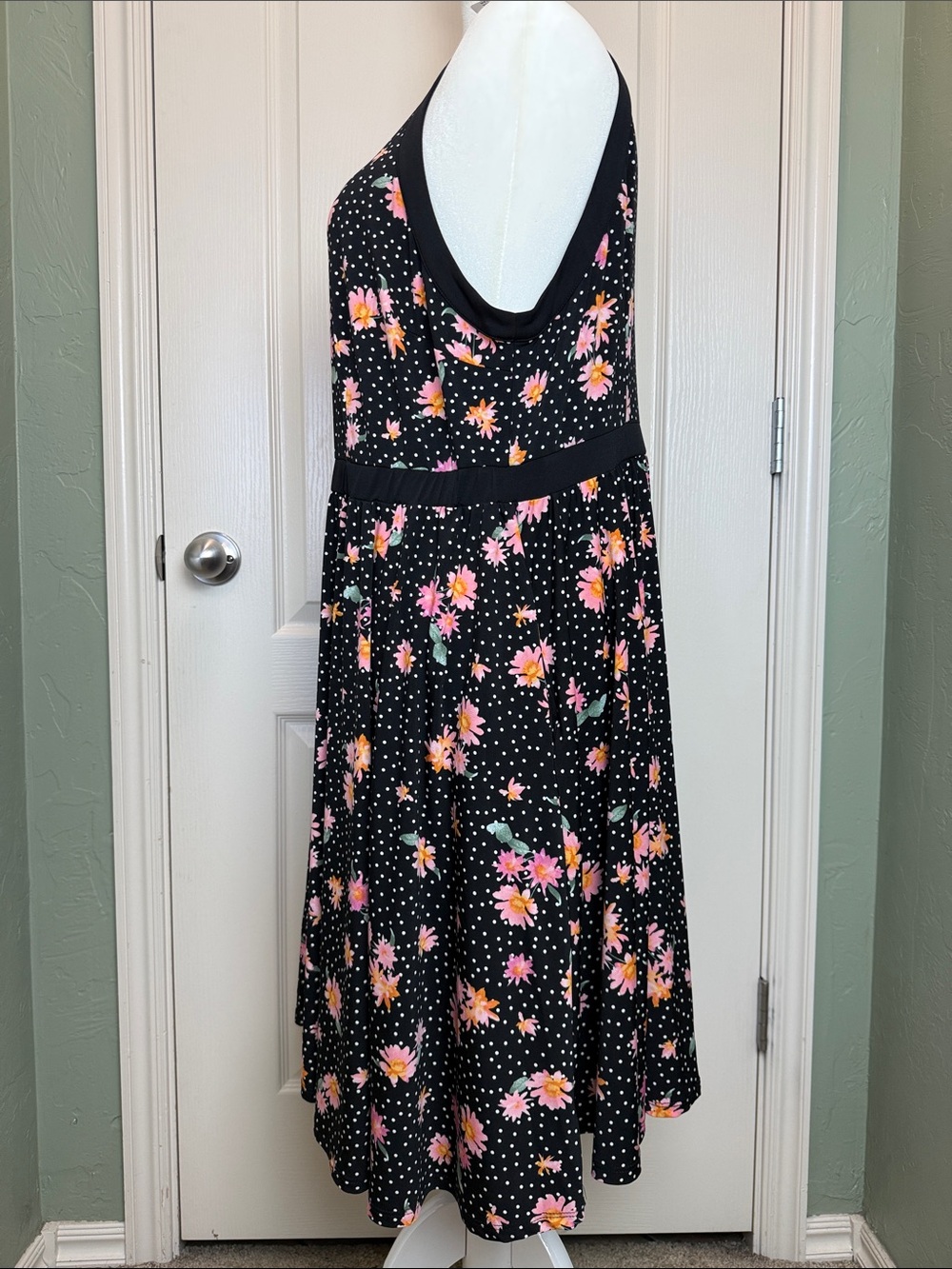 New Torrid Black Floral Halter Skater Dress sz 3X - Picture 2 of 6